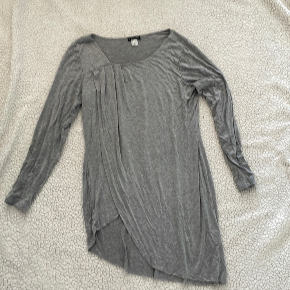 Asymmetrical flowy top